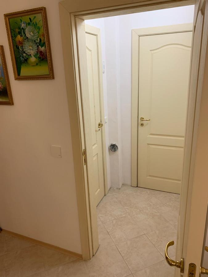 Sunray Guest House, Private Rooms & Apartment With Lovely Sea View Varna Esterno foto
