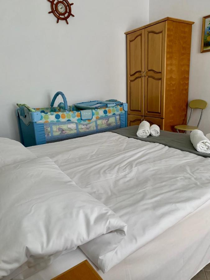 Sunray Guest House, Private Rooms & Apartment With Lovely Sea View Varna Esterno foto