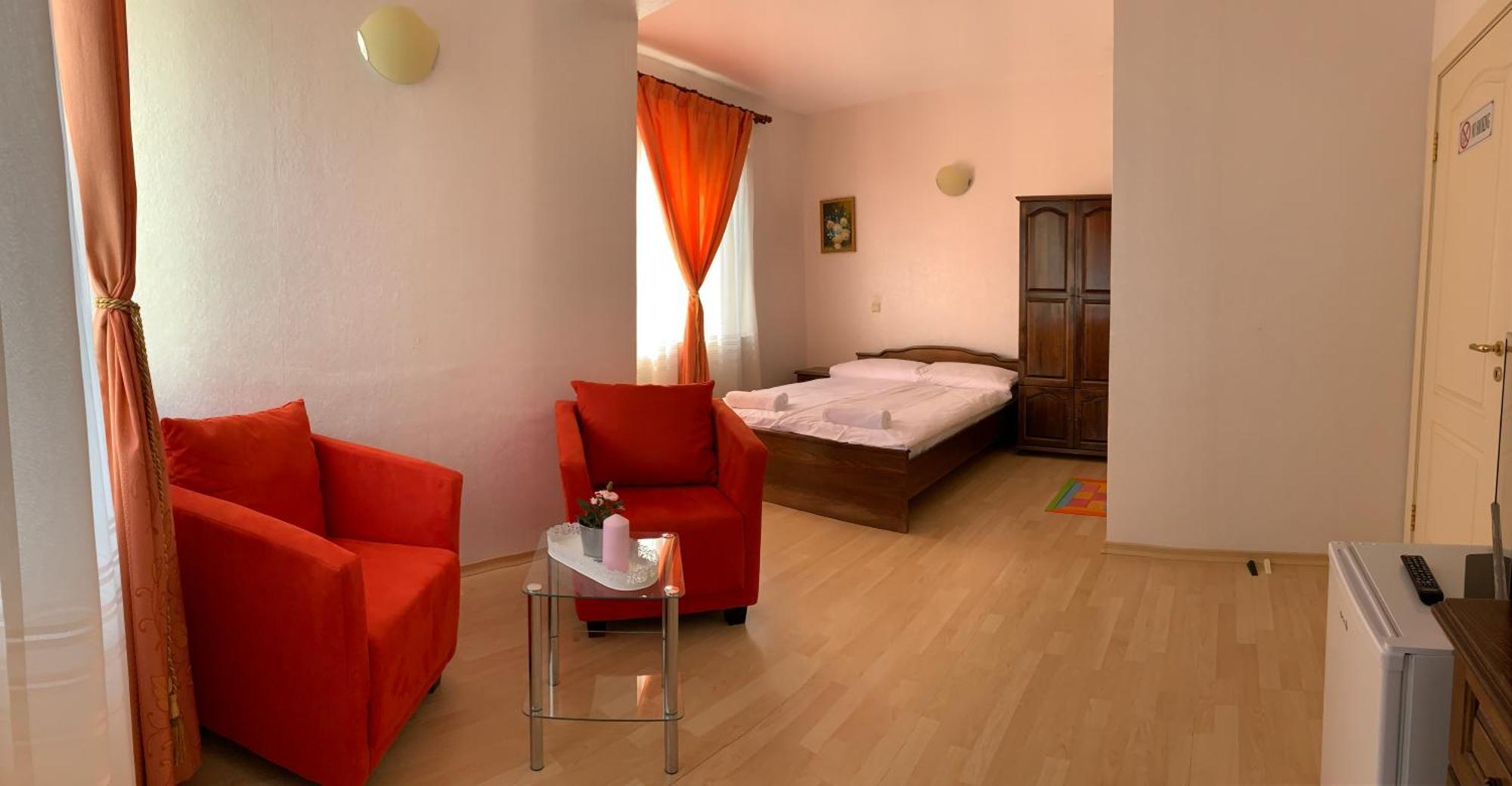Sunray Guest House, Private Rooms & Apartment With Lovely Sea View Varna Esterno foto