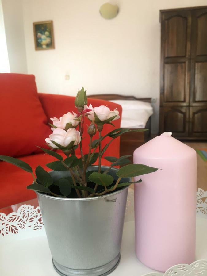 Sunray Guest House, Private Rooms & Apartment With Lovely Sea View Varna Esterno foto